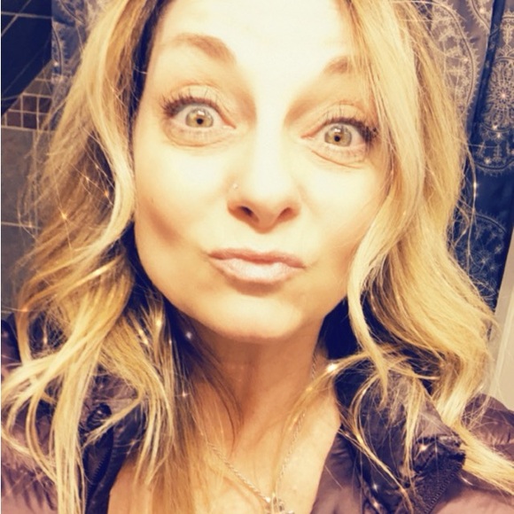 Meet your Posher, Shelley - Picture 3 of 5